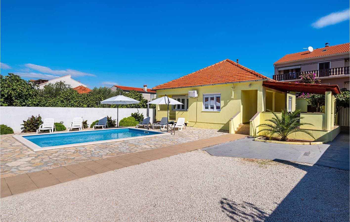 Geräumige 1-Zimmer-Wohnung mit Pool, Terrasse und Zugang zum Strand – nur 900 m entfernt! 1