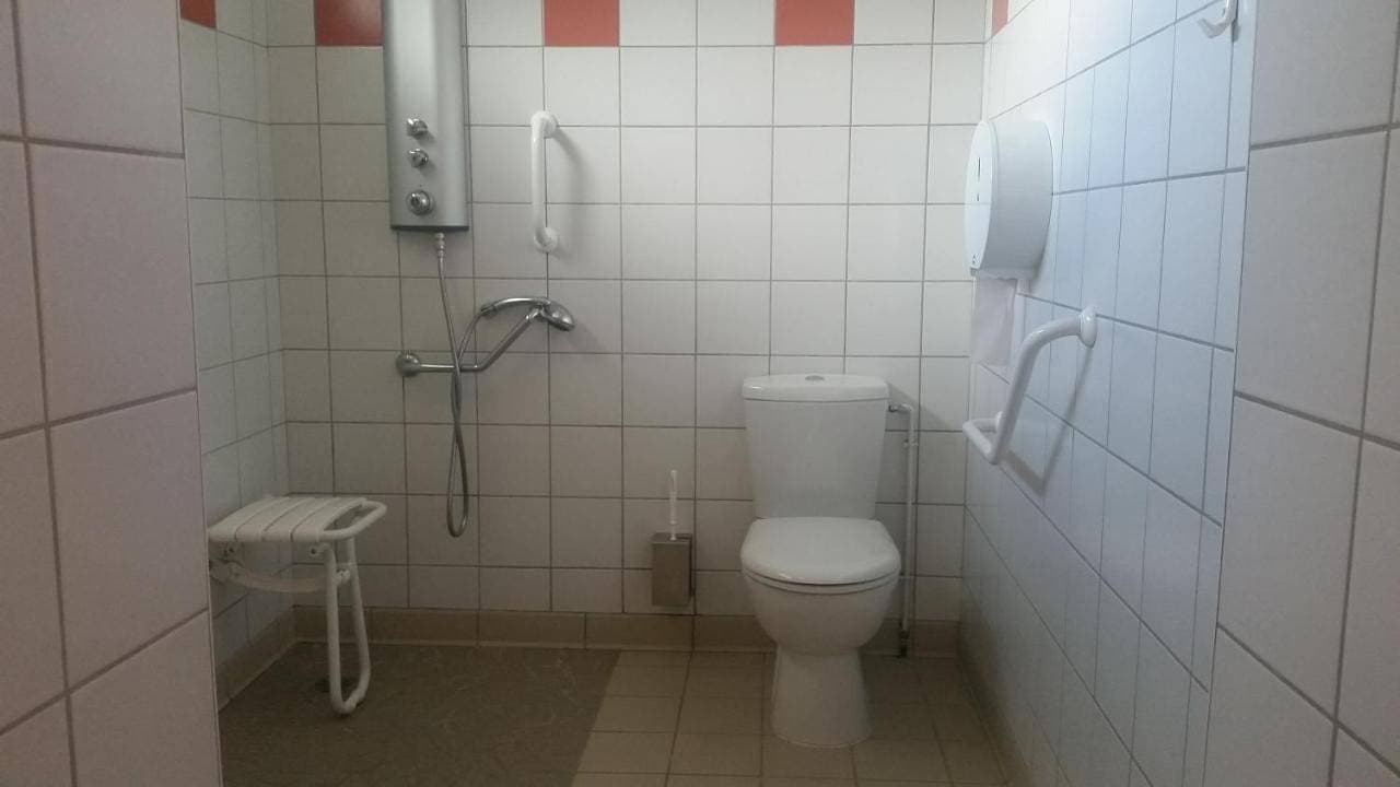 Foto 8 von 9: Triple Room - Disability Access