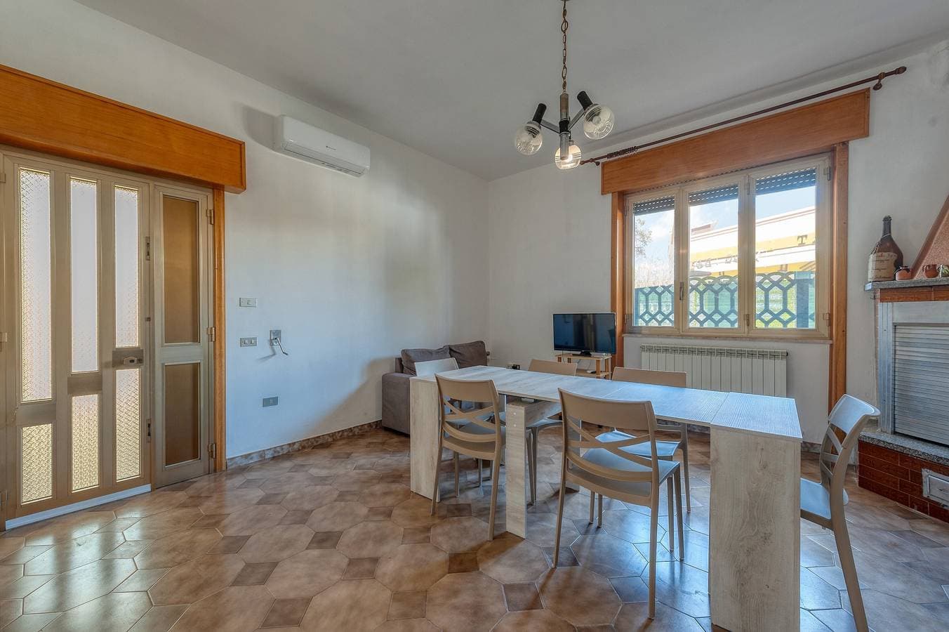 Foto 3 von 23: Ferienwohnung 'Lucia' mit Meerblick, privater Terrasse und Klimaanlage