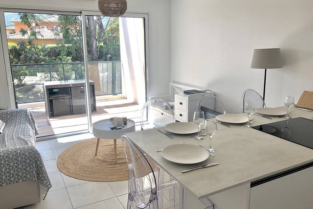 Appartement Dans Résidence Avec Piscine, à 300m de la Plage du Débarquement 1