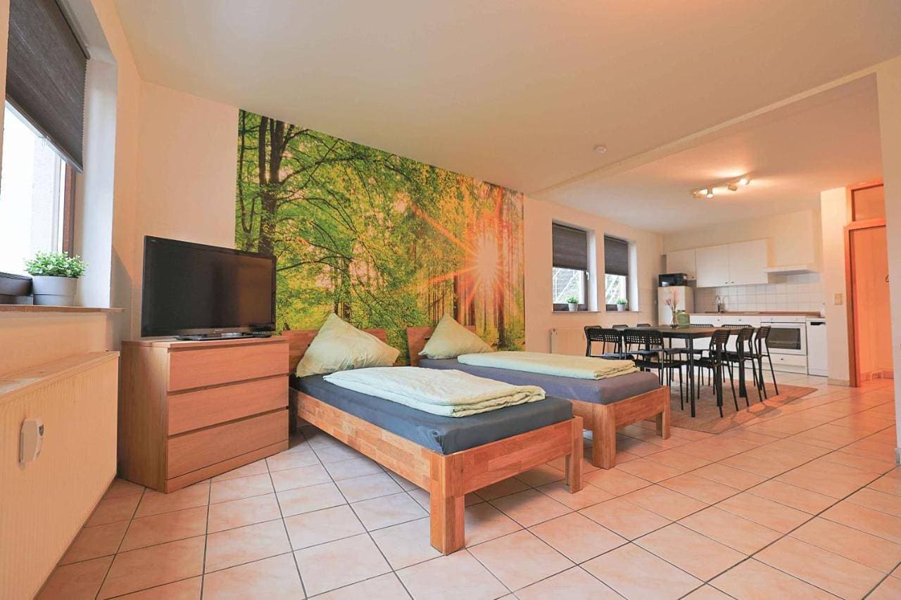 Ferienwohnung mit TV, Küche und Terasse nahe Kassel OG 1