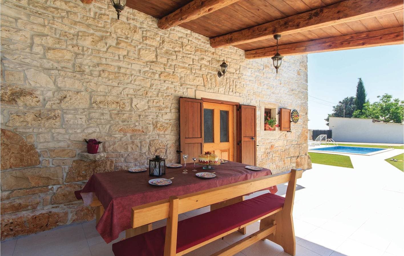 Foto 4 von 43: Charmante Ferienwohnung mit Terrasse und Pool in der Nähe des Stadtzentrums von Manjadvorci