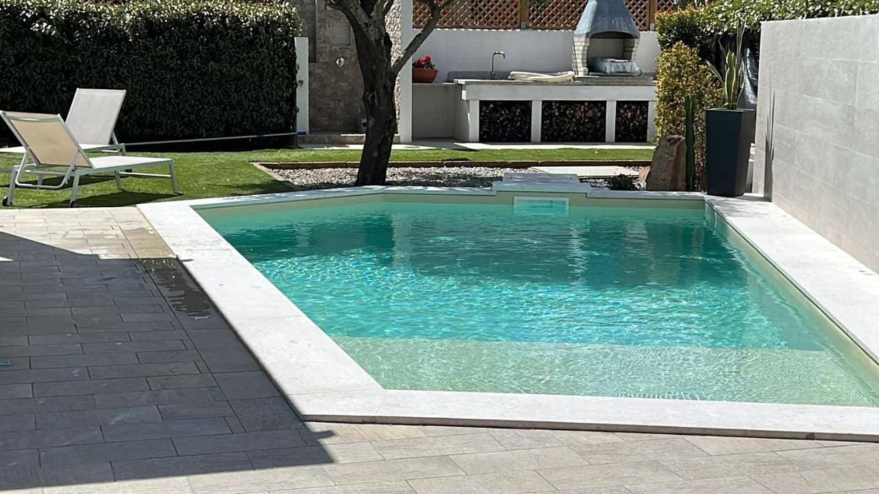 Foto 3 von 48: Villa with Private Pool