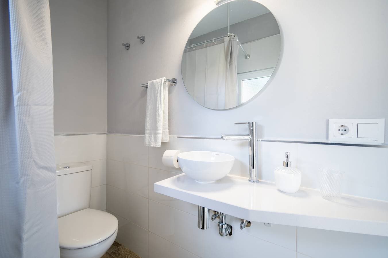 Foto 13 von 27: Ferienhaus 'Gemütliches kleines Haus in Meeresnähe' mit privater Terrasse, Wi-Fi und Klimaanlage
