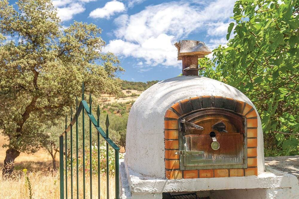 Foto 13 von 30: Beautiful home in Higuera de la Sierra