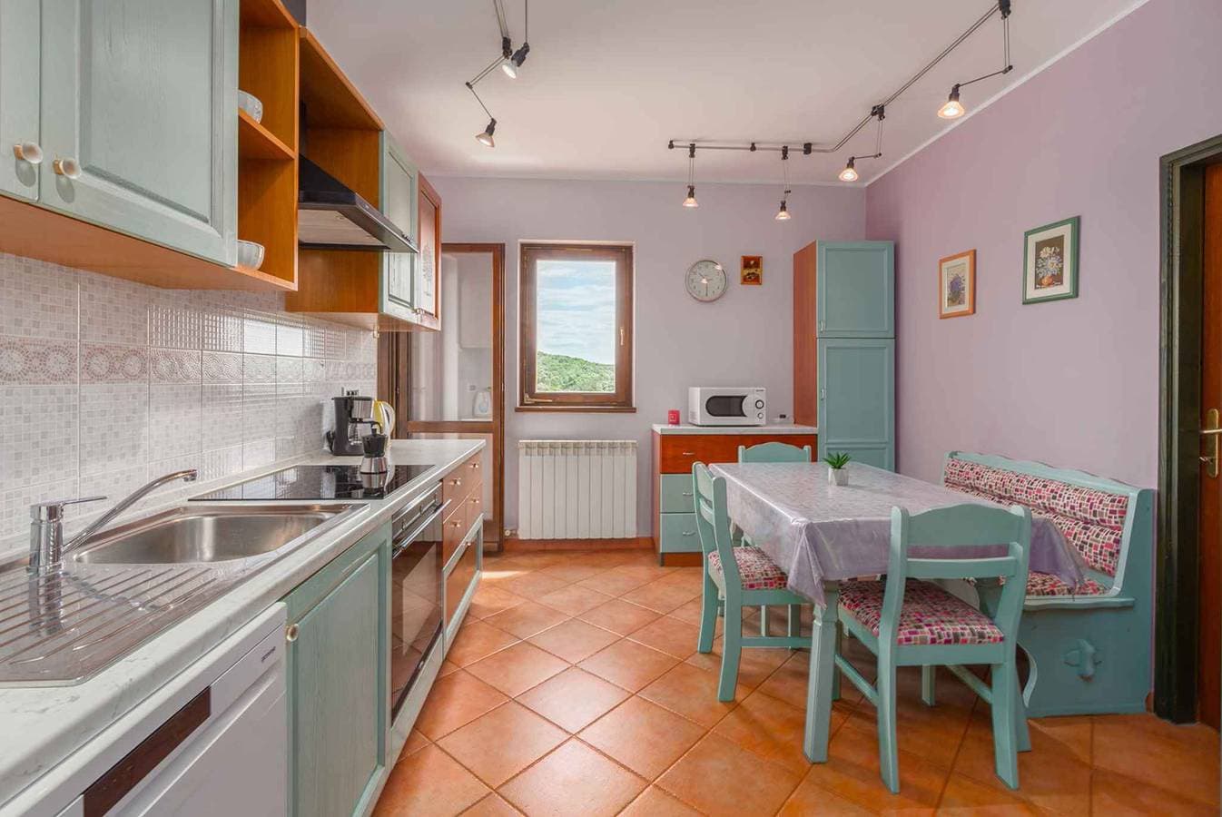 Foto 8 von 24: Ferienwohnung mit Klimaanlage und Balkon