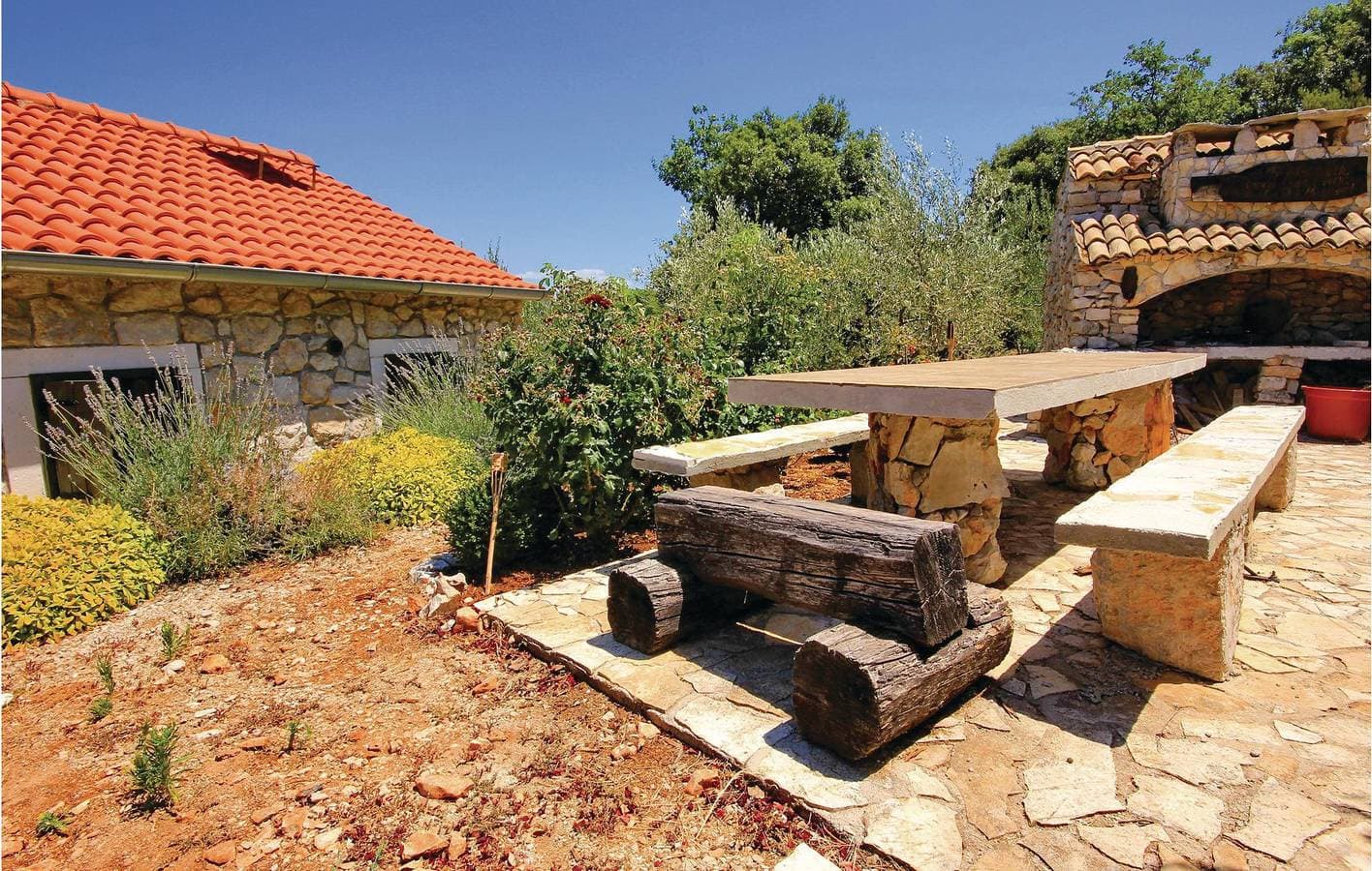 Foto 12 von 43: Gemütliche Ferienwohnung mit Terrasse und Kamin, 2,5 km vom Strand entfernt