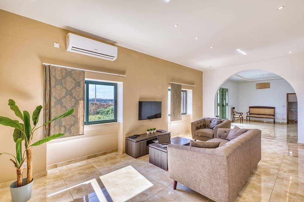 Moderne, geräumige Maisonette, Tal und Meerblick. Klimaanlage, Wi-Fi. 1