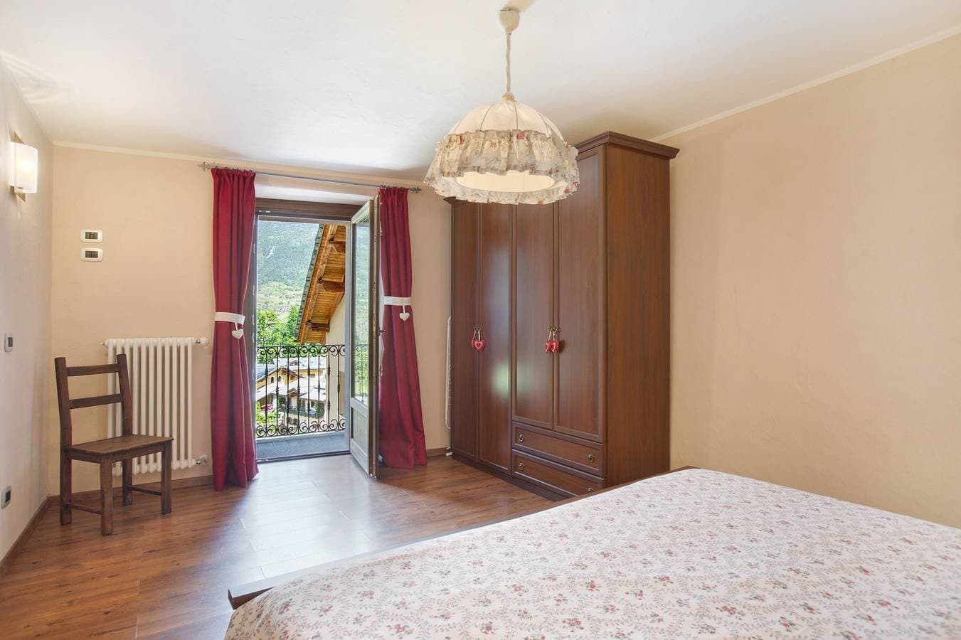 Foto 11 von 29: Ferienwohnung 'La Maison De Deni - Vista Castello' mit Bergblick