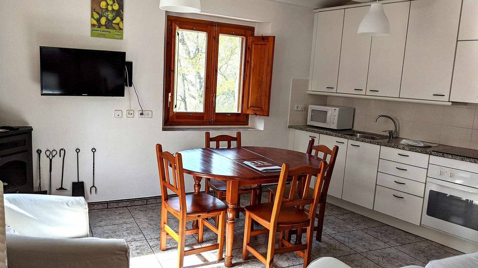 Foto 7 von 39: Ferienwohnung 'Mas El Carrer - Groc' mit Bergblick, Gemeinschaftspool und Wi-Fi
