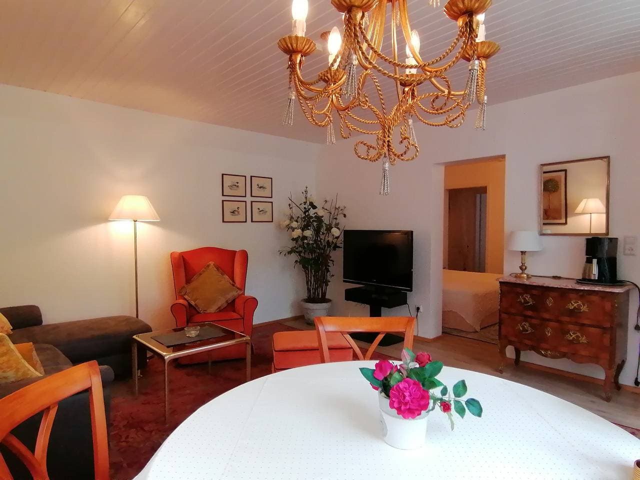 Foto 4 von 21: Ferienwohnung 1 mit Wintergarten und Wifi