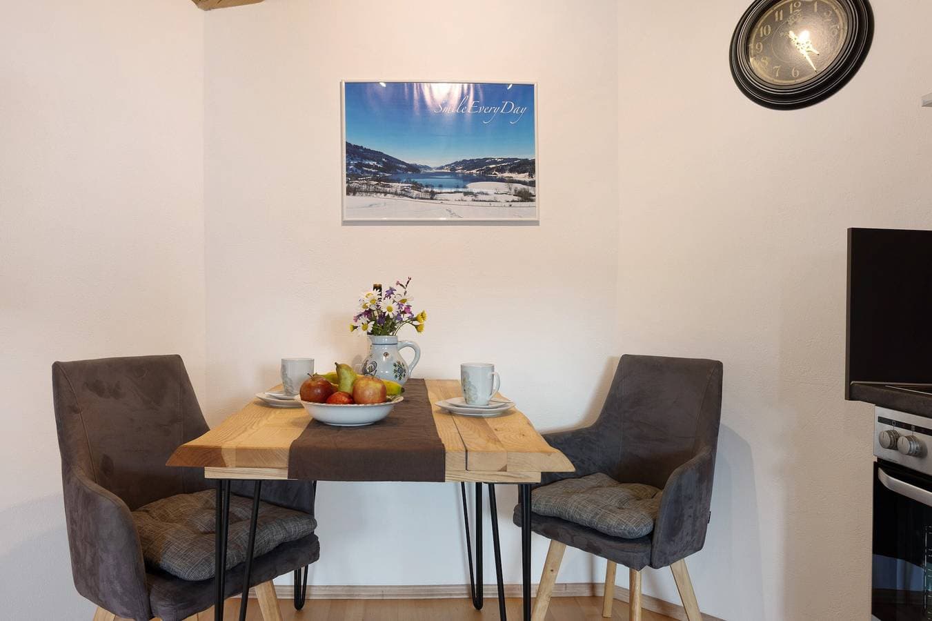 Foto 10 von 20: Einzimmerapartment 'Ferienwohnung Wendelinus' mit Bergblick, Gemeinschaftsterrasse und Wi-Fi