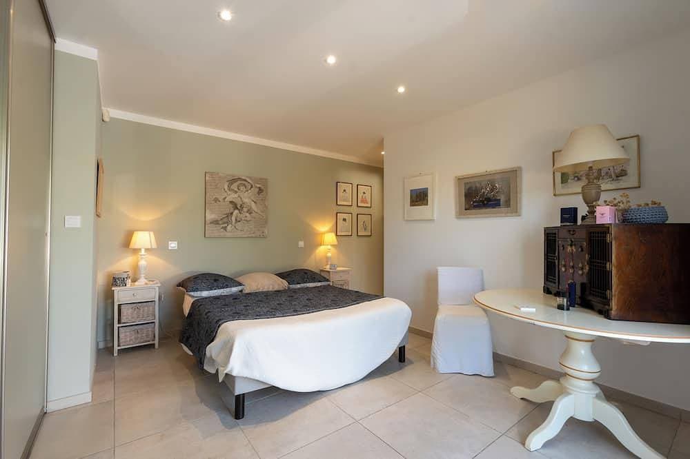 Foto 5 von 29: Neue Villa mit beheiztem Privatpool u. Panoramablick auf Meer u. Berge
