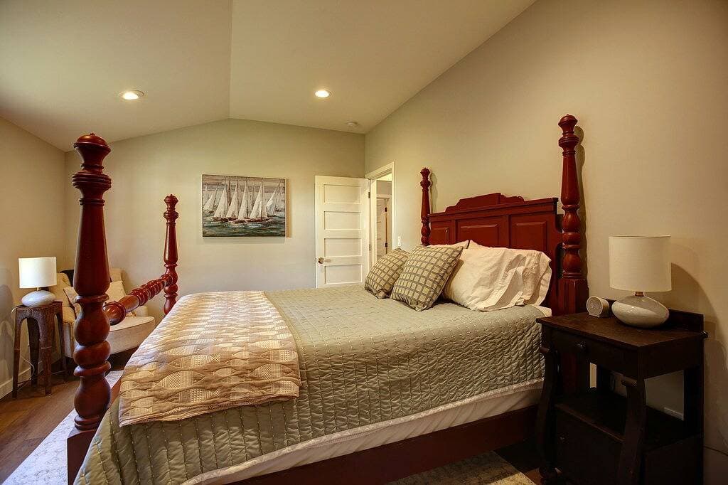 Foto 13 von 33: Otter Getaway - Quartermaster Harbor Beach House.