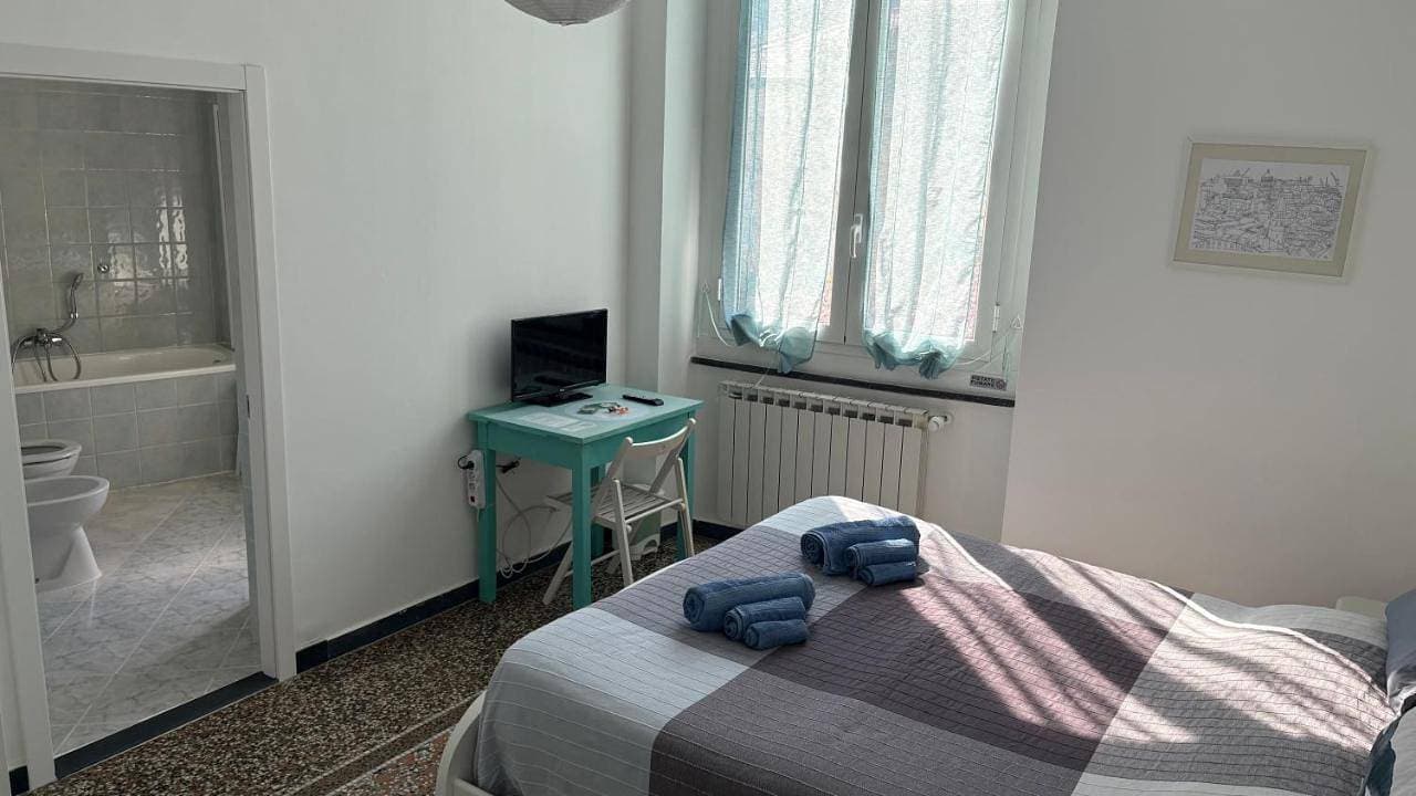 Foto 6 von 24: Double Room with Private Bathroom