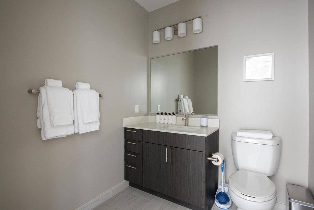 Foto 9 von 29: Fairfax 1Br w pool elevator workspace Wdc-778