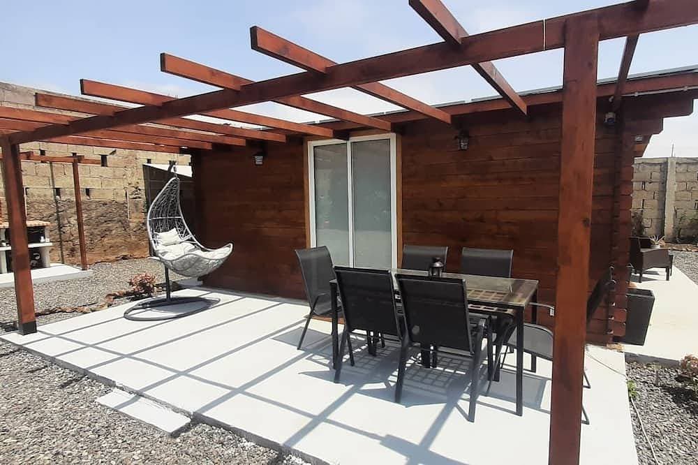 Peaceful Getaway with Pool, Jacuzzi & BBQ Area 1