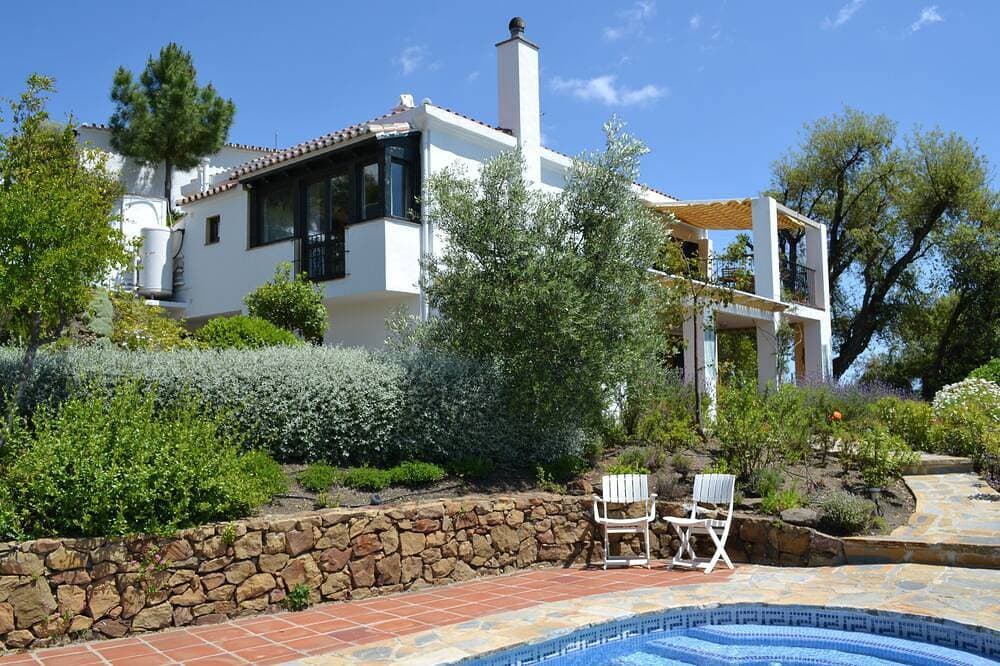 Abgeschiedene Villa mit Panoramablick, privatem beheiztem Pool und kostenlosem Internet. 1