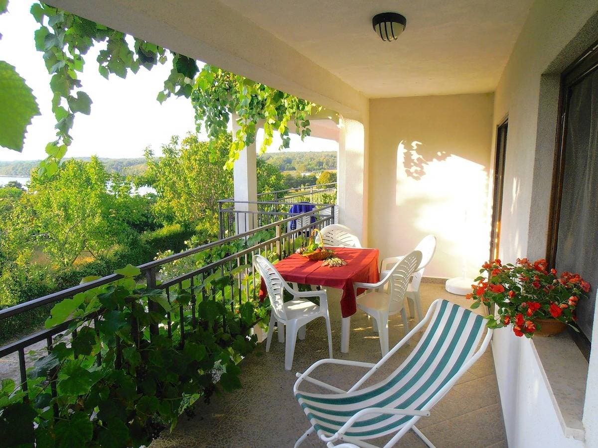 Foto 11 von 18: Two bedroom apartment with large balcony and partial sea view