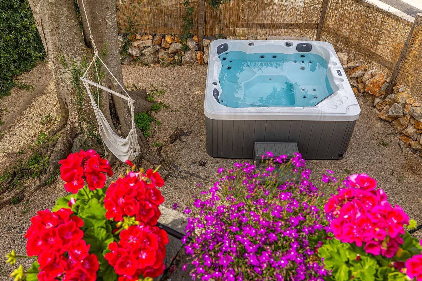 Foto 13 von 37: Ferienhaus Kuntenta mit privatem Pool und Whirlpool