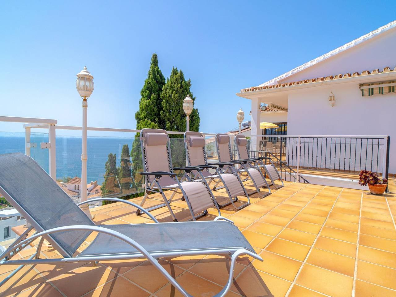 Foto 4 von 36: Exklusive Villa mit privatem Pool, Klimaanlage und Parkplatz nahe Nerja