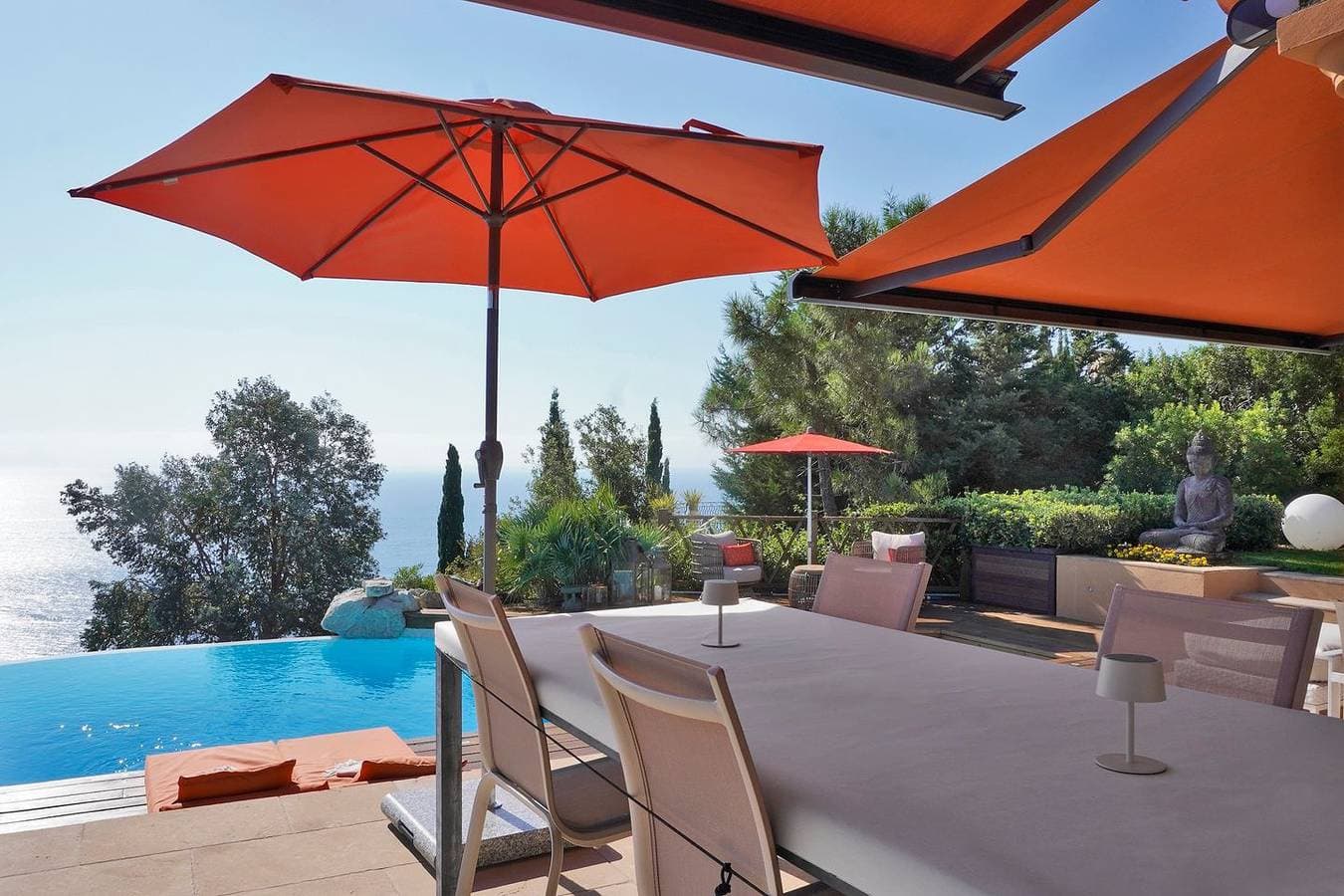 Foto 3 von 25: Côte d’Azur pur: Exklusive Villa mit Pool und einem Meerblick zum Träumen