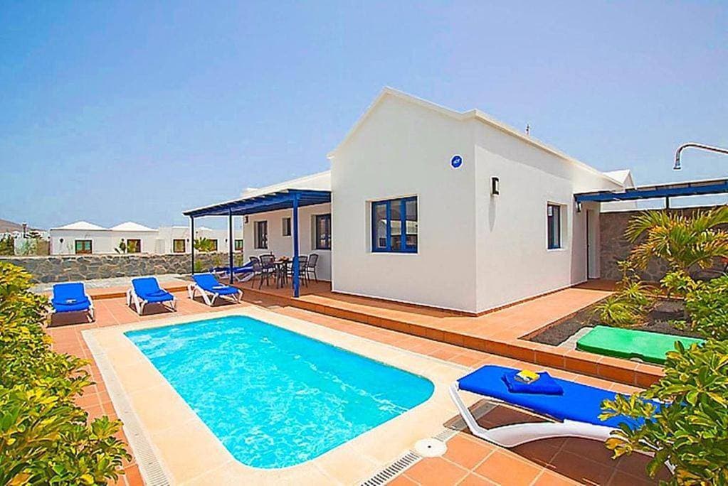 Foto 7 von 27: Three-Bedroom Villa with Private Pool