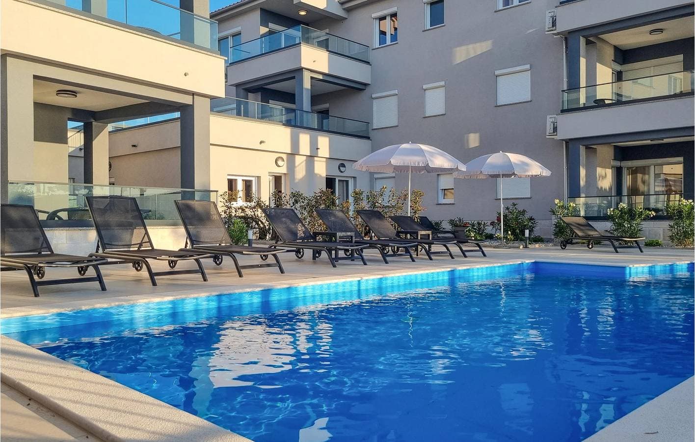 Foto 13 von 33: Gemütliche Ferienwohnung am Meer: WLAN, Pool & Terrasse, 1,5 km zum Strand