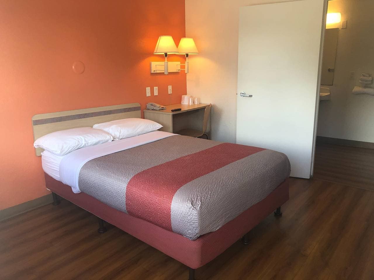 Foto 9 von 24: 1 Doppelbett | Barrierefrei/Badewanne