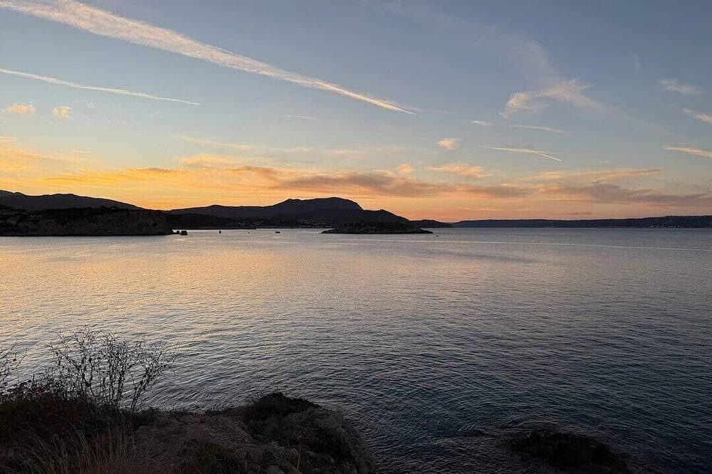 Foto 13 von 24: Luxury Crete Villa with Infinity Pool, Hot Tub & White Mountain Views