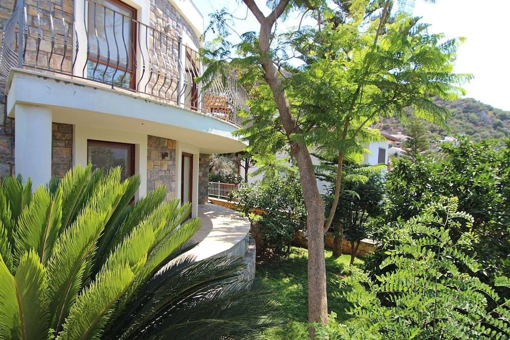 Foto 13 von 22: Romantic Stone Villa With Private Pool Just 100m From The Beach