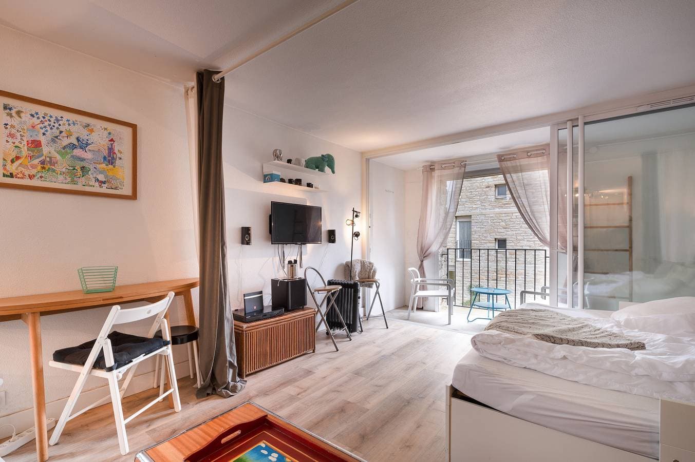 Foto 3 von 20: Studio 'Le Rivage Bord De Mer Parking Wifi' mit Balkon und WLAN