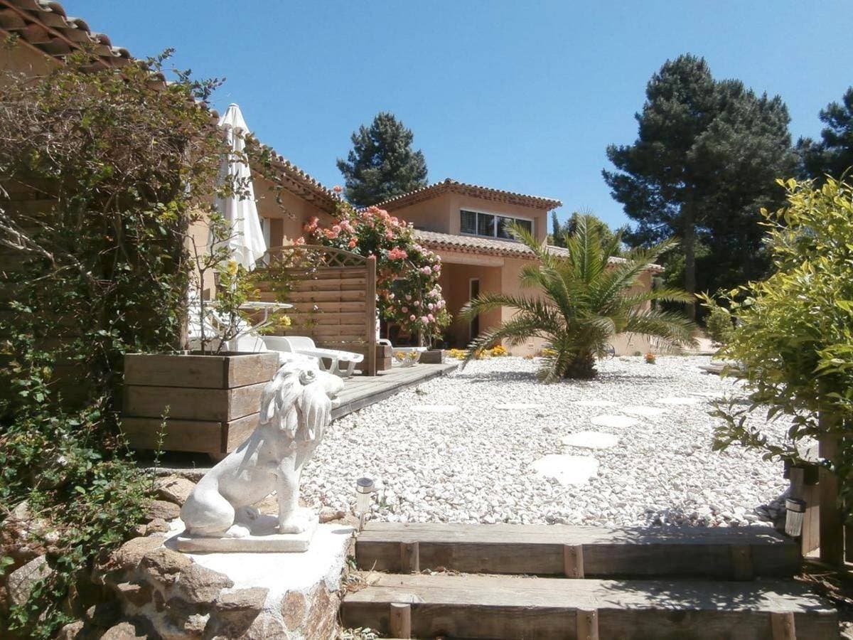 Foto 2 von 10: Double or Twin Room