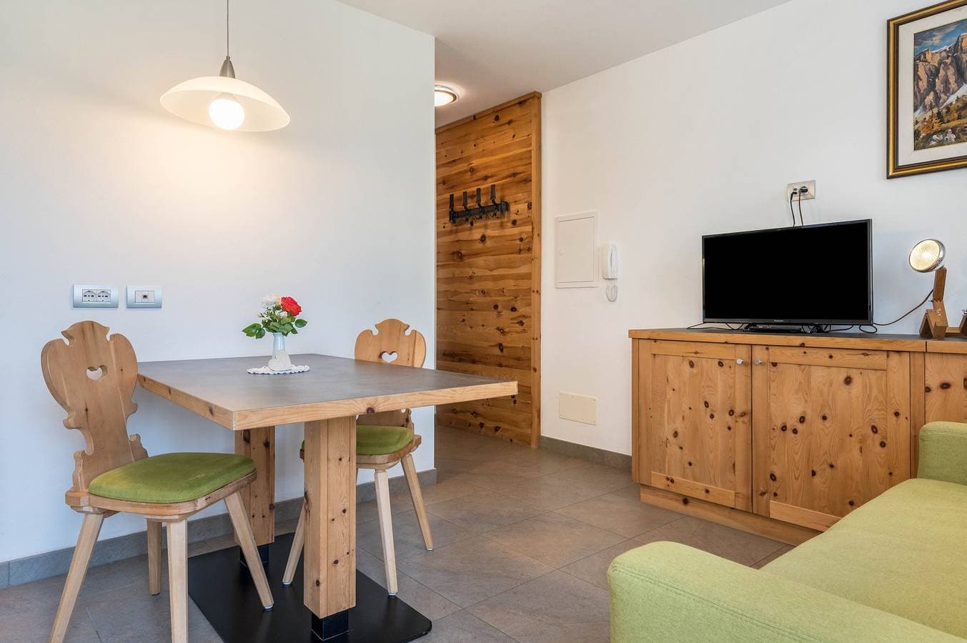 Foto 8 von 24: Ferienwohnung "Montis Moarhof Natur Apartments" mit Bergblick, Gemeinschaftsterrasse und WLAN