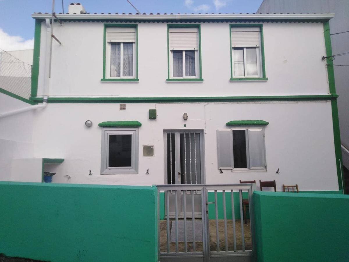 3 Bed House Sleeps 6 Pet-Friendly with Terrace 1