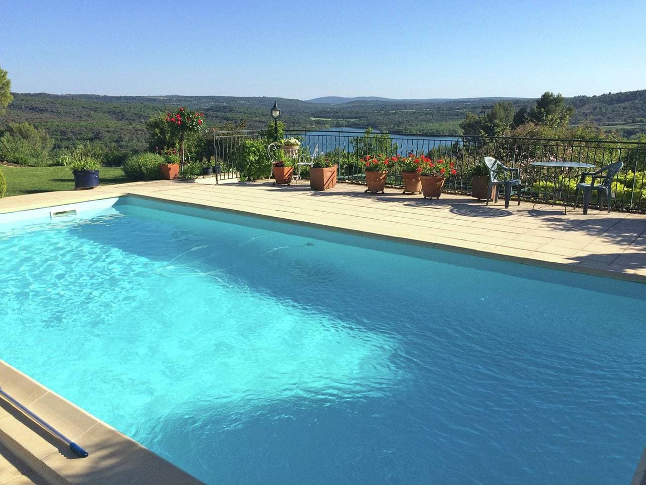 Foto 9 von 38: Verdon-Ansichten: Pool & Terrasse