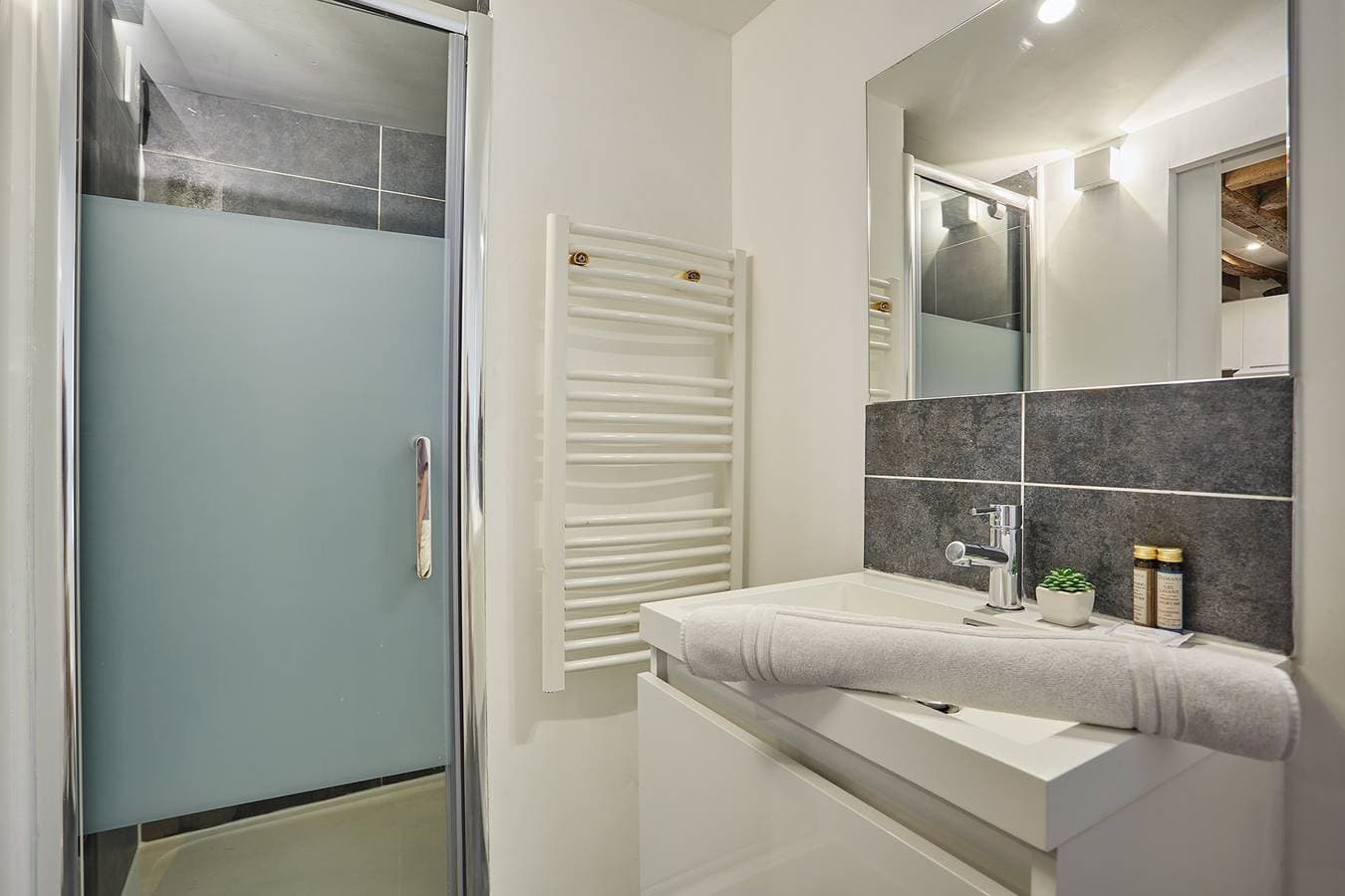 Foto 6 von 16: Charming Apartment Center of Paris