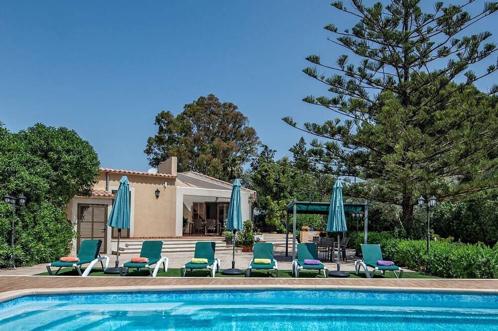 Haus in der Gegend von Cala Bona, mit Pool und Garten 1