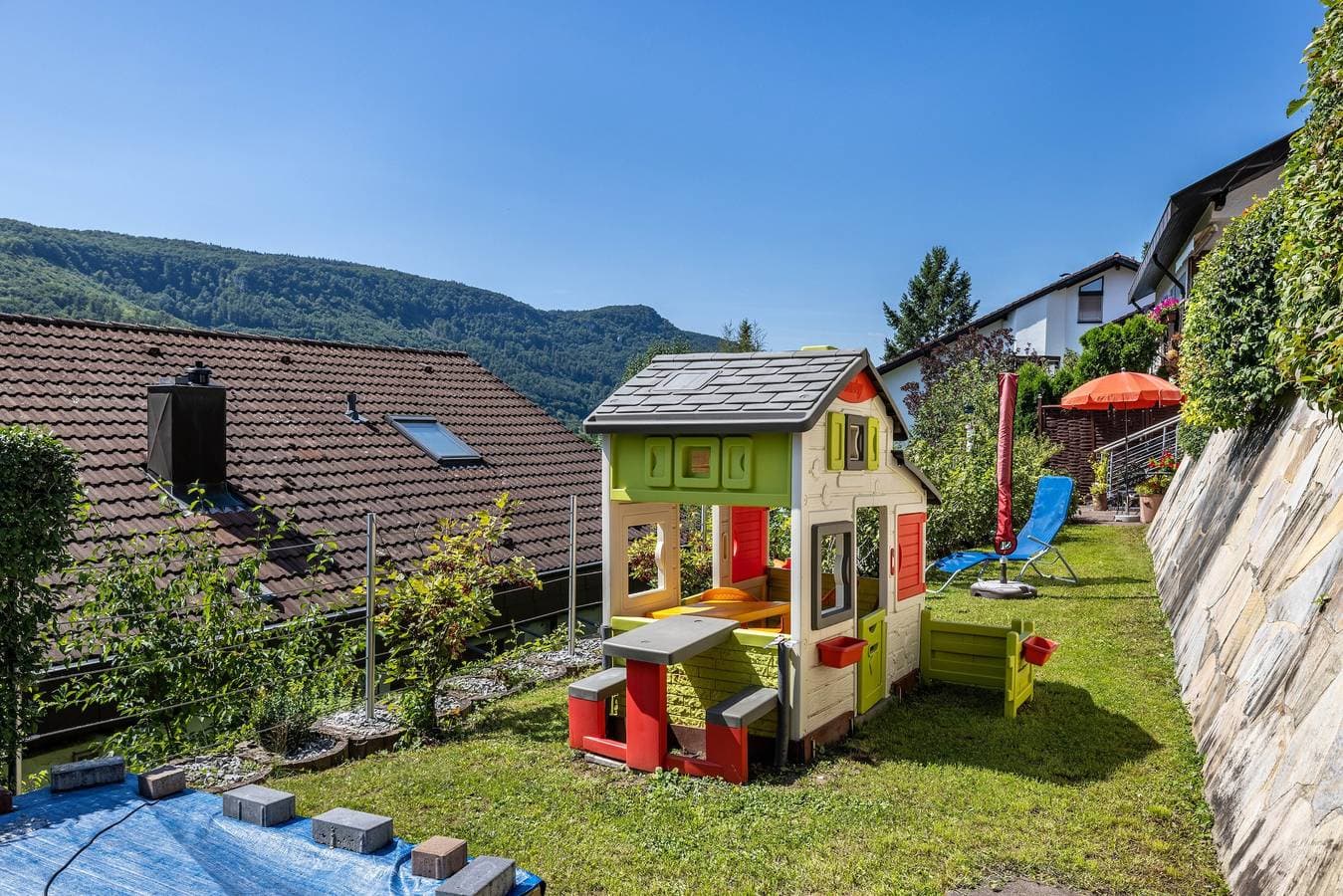 Foto 8 von 32: Ferienwohnung mit Bergblick, privater Terrasse und Wi-Fi