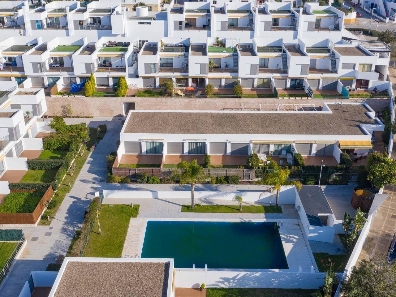 Foto 3 von 26: Moderne Ferienwohnung in Wohnanlage mit Gemeinschaftspool