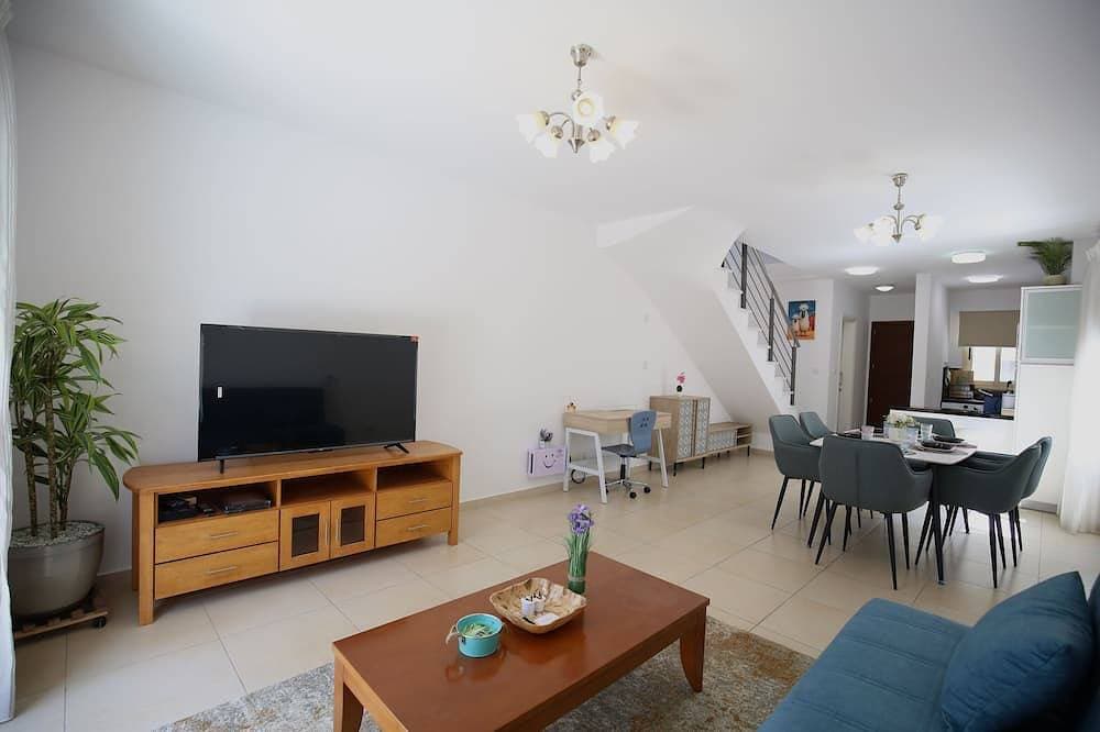 Elysia park - Charming 2Br Townhome with Pool, Gym, Free parking-Paphos central 1