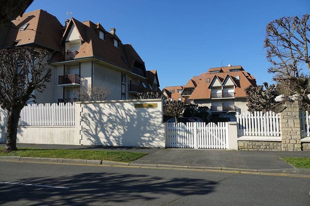 Schönes Pied-à-Terre für zwei, modern und komfortabel an der blühenden Küste. 1