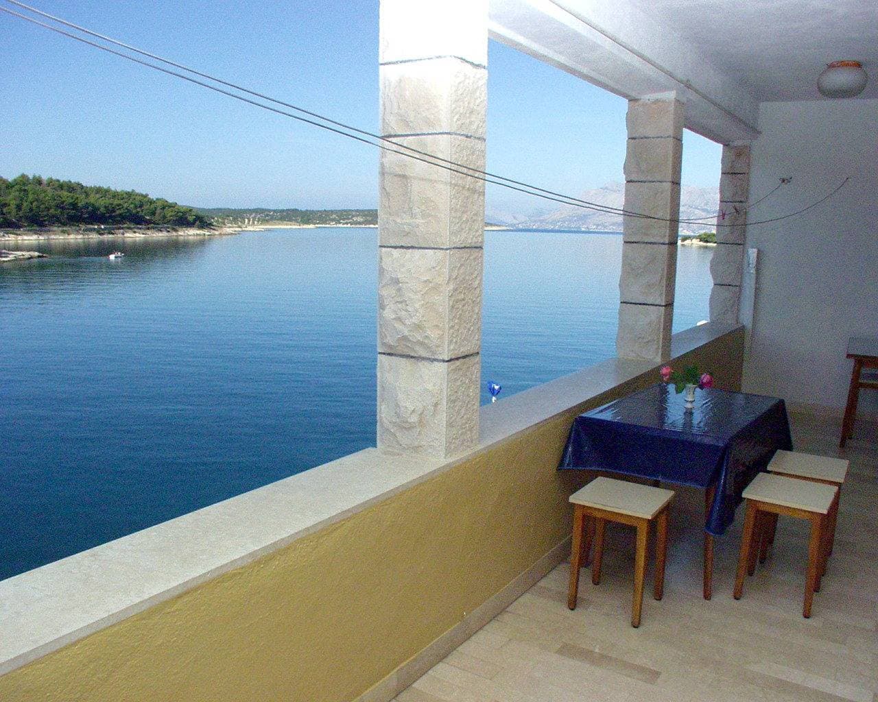 2-Zimmer-Ferienwohnung mit Terrasse und Meerblick Povlja, Brac -b 1