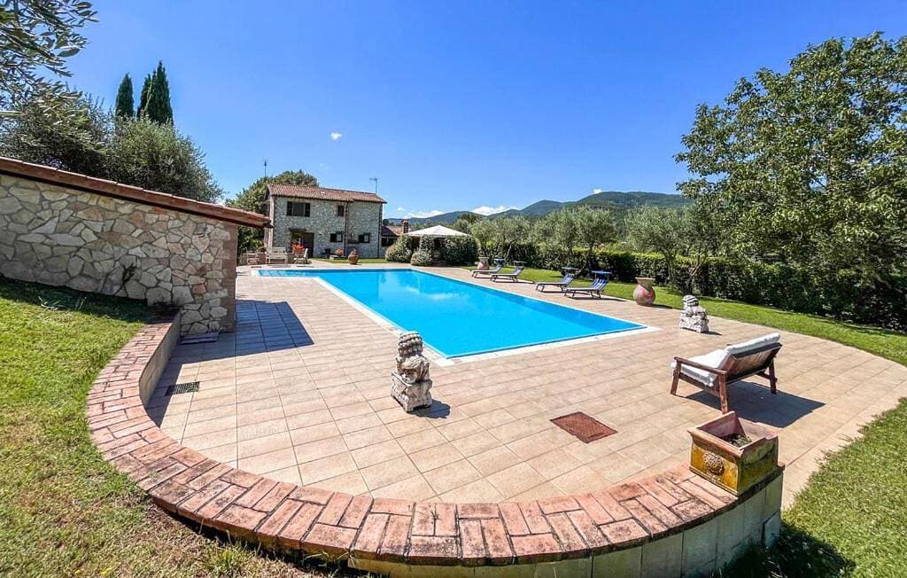 Luxury Villa with pool by Varental 1