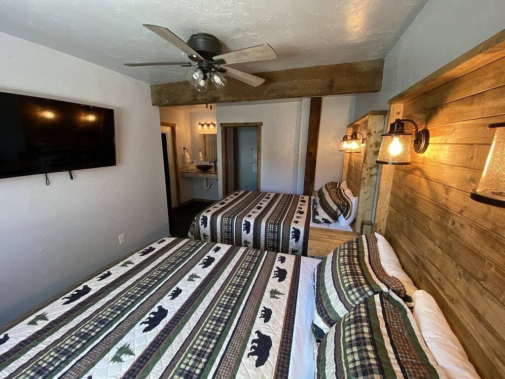 Foto 11 von 11: Fall Trailside Hotel 102: Sleeps 2, 1Br 1Ba Grill Laurel Highlands