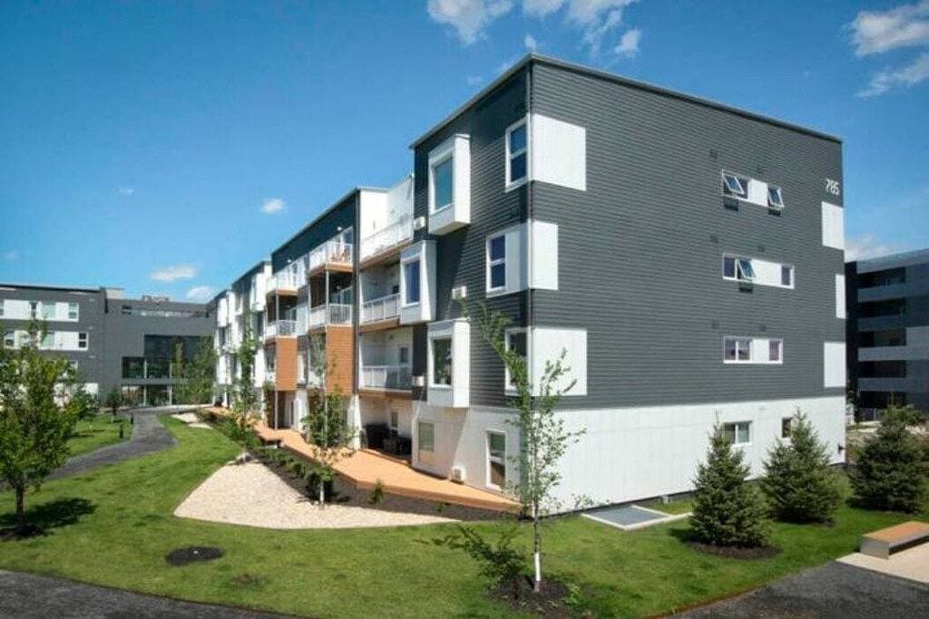 2Br Retreat with Gym, near Assiniboine Park Trails 1