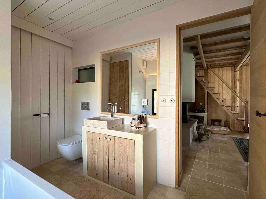 Foto 11 von 36: Six-Bedroom House
