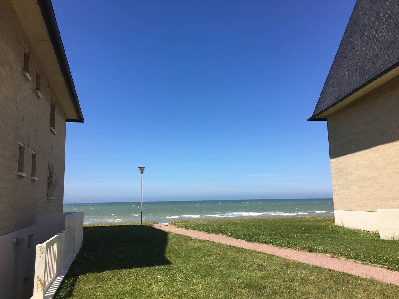 Foto 11 von 13: 2-Zimmer-Wohnung mit Meerblick, Loggia, Parkplatz und voller Ausstattung