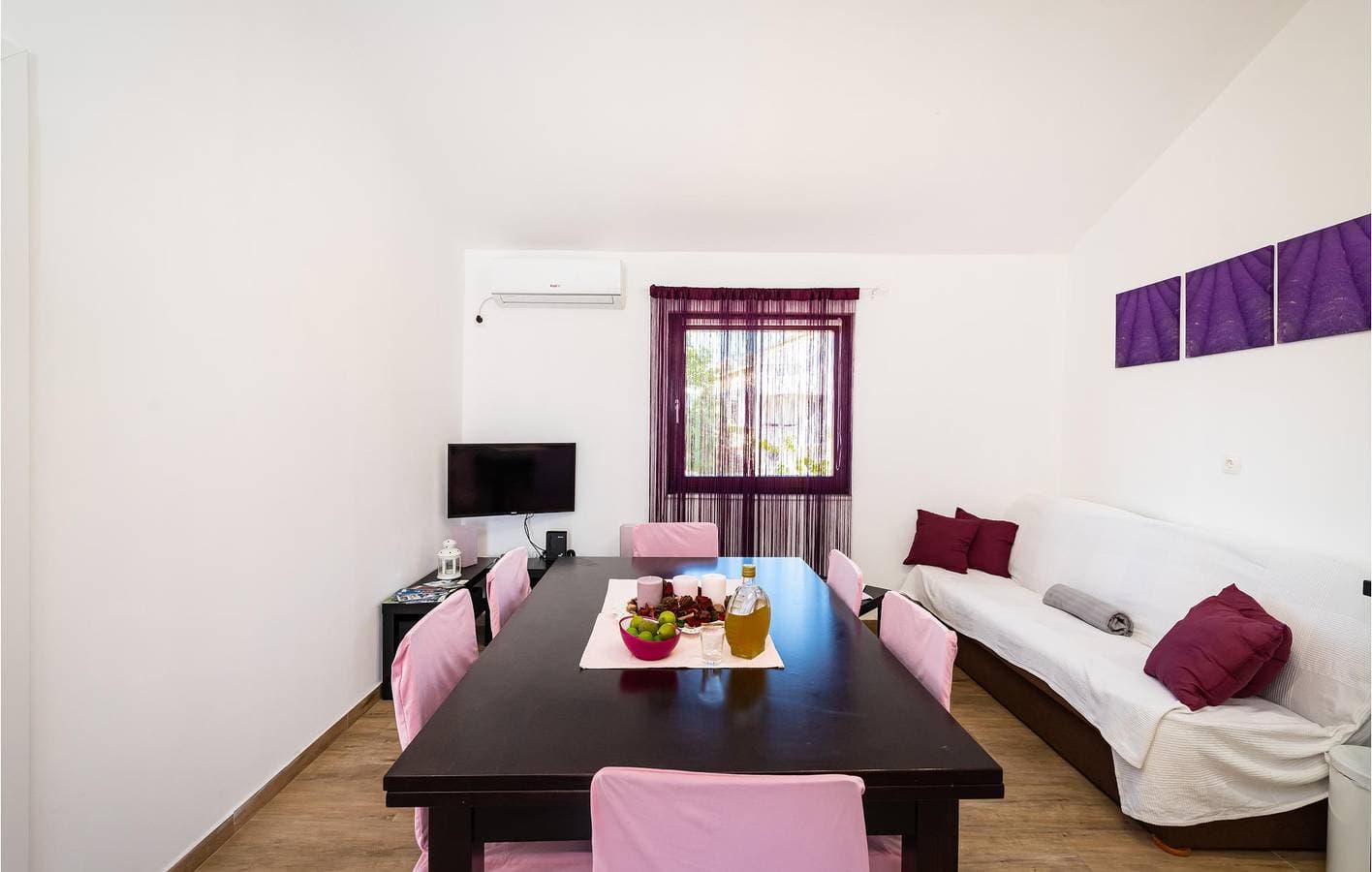 Foto 5 von 37: Ferienwohnung am Meer mit Terrasse, Küche und Parkplatz in der Nähe von Novigradsko Mehr