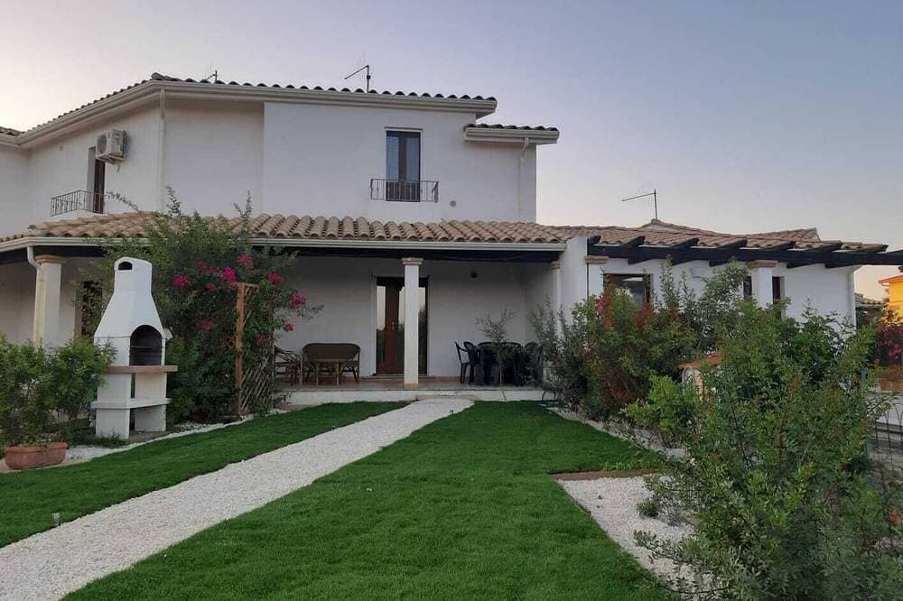 Villa Ulivo, holiday home with swimming pool and pets allowed 1